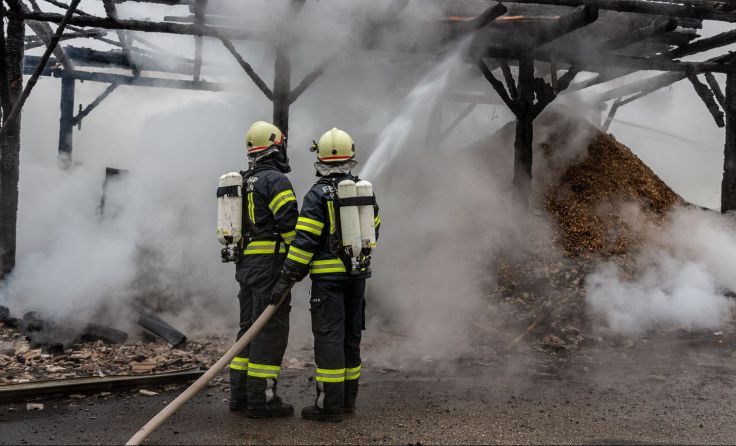 Das landwirtschaftliche Objekt brannte völlig aus. Foto: fotokerschi.at/Bayer