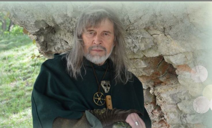 Hubert Krexhammer erzählt Sagen auf der Schaunburg. Foto: Peter Gebeshuber
