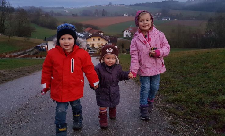 Vor allem für Kinder sind die Stationen des Weihnachtsweges begehbar. Foto: Magdalena Hülsmann