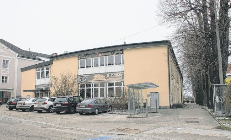 Die Ruine am Stadtplatz beschäftigt nach wie vor den Eferdinger Gemeinderat. Foto: Jungmayr