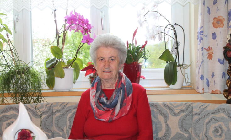 Ernestine Finzinger in ihrem Haus in St. Marienkirchen (Foto: LHackl)