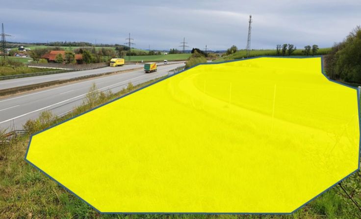 Diese Fläche neben der A8 soll versiegelt werden (Foto: Foto: SPÖ)