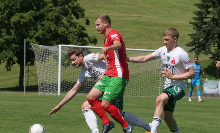 Stephan Drechsel (Mitte) wechselte zum SV Grieskirchen. (Foto: Pirkes)