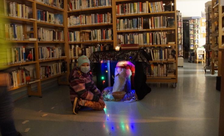 Tomte Tummetott wartet in der Stadtbücherei auf die Kinder. (Foto: Stadtbücherei Eferding)