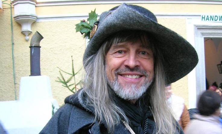 Hubert Krexhammer führt zu den Eferdinger Krippen. (Foto: Hubert Krexhammer)