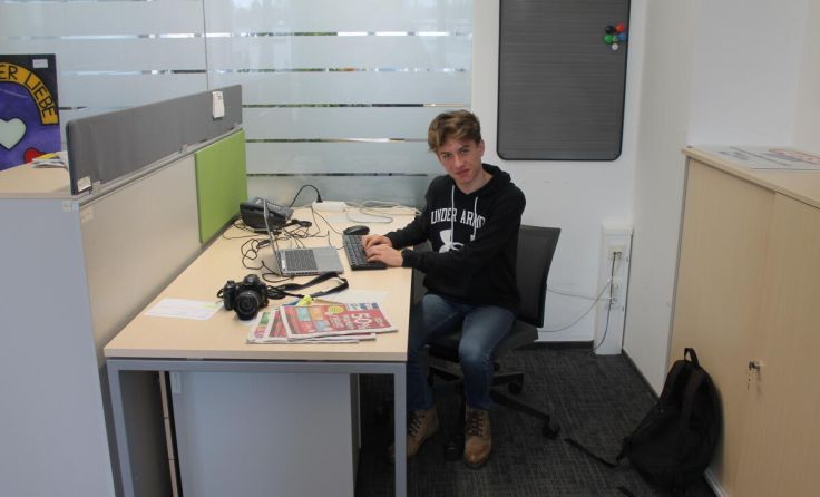 Adrian Bräuer gestaltete die aktuelle Tips-Ausgabe mit. (Foto: LHackl)