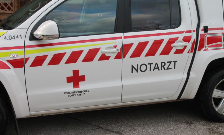 Nach der notärztlichen Versorgung wurde der Mann ins Krankenhaus eingeliefert. (Foto: LHackl)