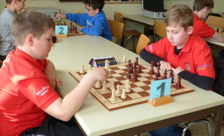 Moritz Vorhauer und Jonas Dorfer(v.l.n.r.) nahmen am Schülerligaturnier teil. (Foto: Günther Punz)