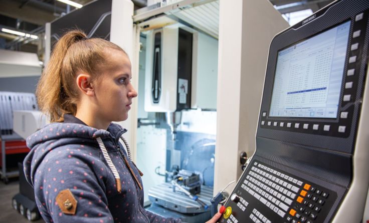 Lehrling Bianca Pramberger (Foto: Fronius International GmbH)