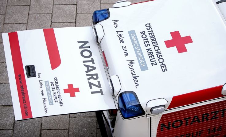 Der 55-Jährige musste vom Notarzt erstversorgt werden. (Symbolfoto: Weihbold)