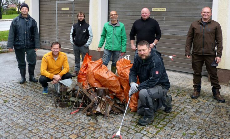 Ausschussmitglieder und umweltbewusste Gemeindebürger (Foto: Herbert Redtenbacher)