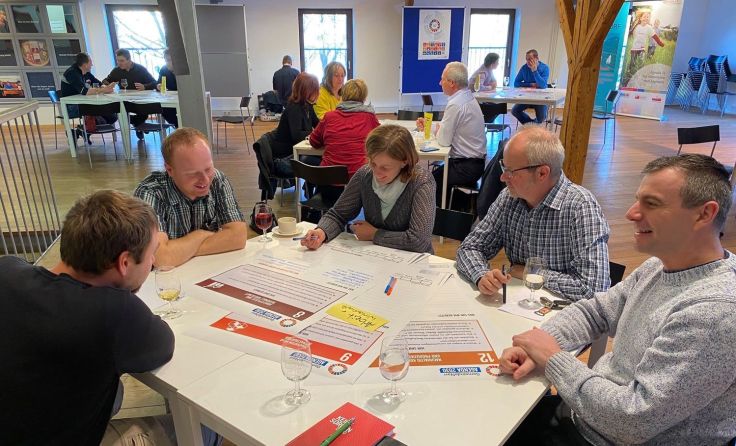 Steinbachs Gemeinderäte beim Gemeindenavi (Foto: Gemeinde Steinbach)