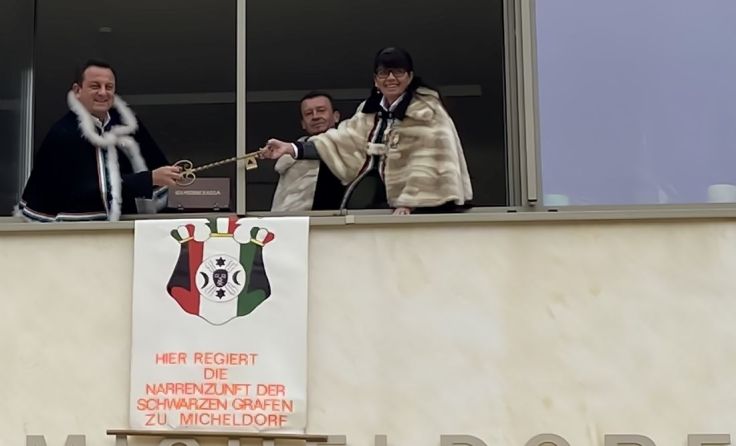 Bürgermeister Horst Hufnagl (l.) mit dem Grafenpaar (Foto: Gemeinde Micheldorf)
