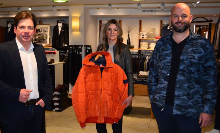Klaus Aitzetmüller (l.) bei seinem Besuch im Modehaus Schanda in Kirchdorf (Foto: WKO Kirchdorf)