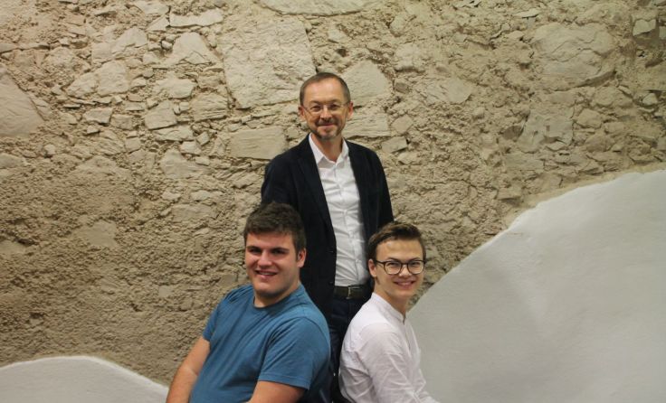 Jakob Reiter und Nathan Mitterbauer mit Manfred Mitterbauer (Foto: LMS Kirchdorf)