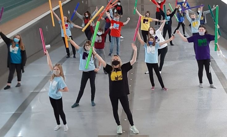 Die Videos zur Tanzaktion gibt es auf der Schulhomepage. (Foto: digi TNMS-MMS Kirchdorf)