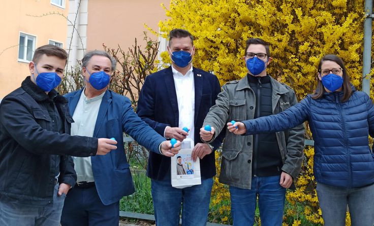 Bei der FPÖ-Ostereieraktion im Bezirk Kirchdorf (Foto: FPÖ)