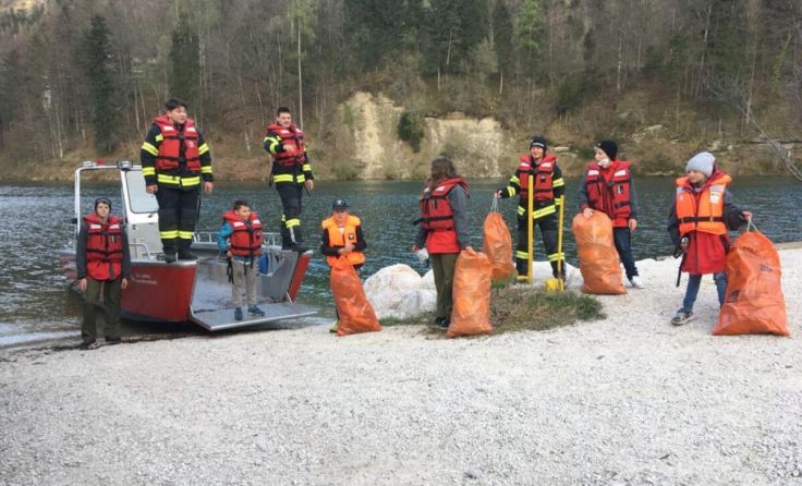 Bei der Seeuferreinigung in Steyrling (Foto: FF Steyrling)