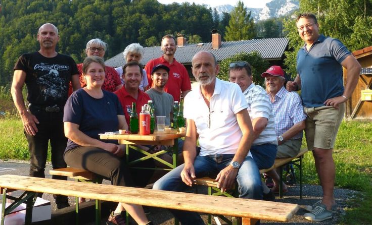 Die Gemeindebürger mit Kurt Pawluk (4.v.l.) und Bernhard Rieser (r.) (Foto: SPÖ Roßleithen)