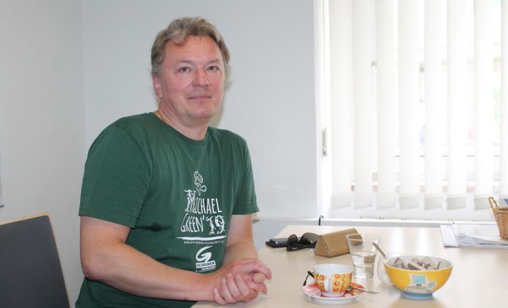 Wolfram-Maria Schröckenfuchs beim Gespräch im Tips-Büro in Kirchdorf (Foto: Winter (Archivfoto))