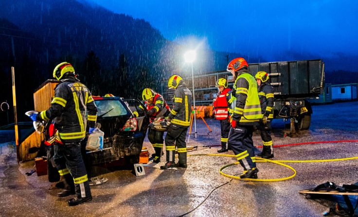 "Verkehrsunfall mit eingeklemmten Personen" (Foto: Florian Miller/FF Hinterstoder)