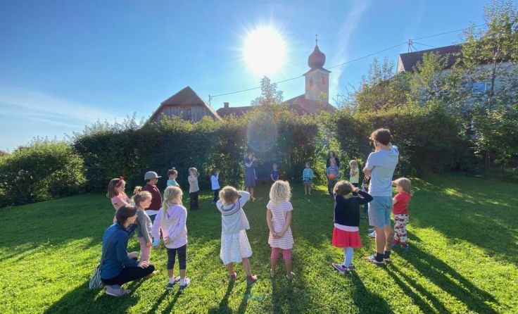 Die Freie Schule Kremstal freut sich auf ein kunterbuntes Fest. (Foto: Freie Schule Kremstal)