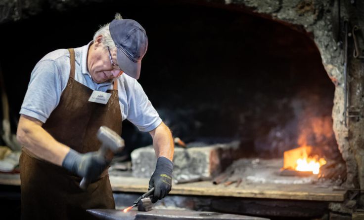 Lebendiges Schmiedehandwerk (Foto: Verein für Geschichte und Kultur, Erika M. Mayr)