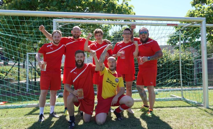 Das siegreiche Team „Mc‘Adler“ in Feierlaune. (Foto: TuS Eiermacher Kremsmünster)