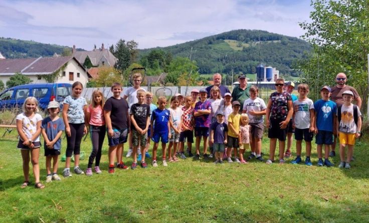 Über 20 Kinder nahmen an der Aktion der Fischerfreunde Kremstal teil. (Foto: Günter Nagl)