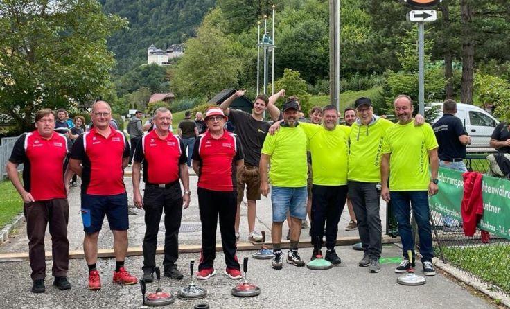 Zwei Moarschaften auf der ebenen Bahn vor der Musikvolksschule Klaus. (Foto: ESV Klausersee)