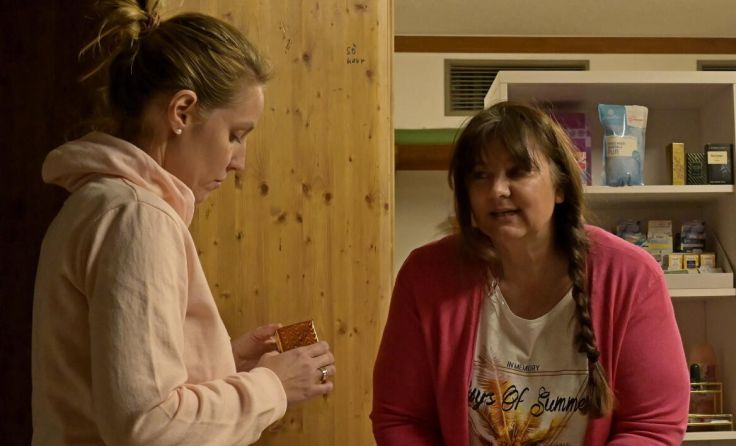 Julia Hackl und Ingrid Fischeneder bei den Proben. (Foto: Elfriede Tretter)