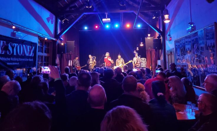 Volles Haus im Lokschuppm Klaus (Foto: Sophie Kepplinger)
