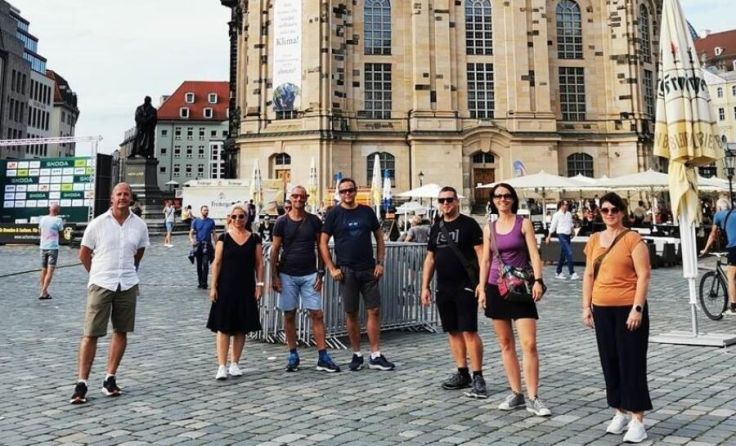 Die Naturfreundemitglieder vor der Frauenkirche in Dresden (Foto: NF Molln)