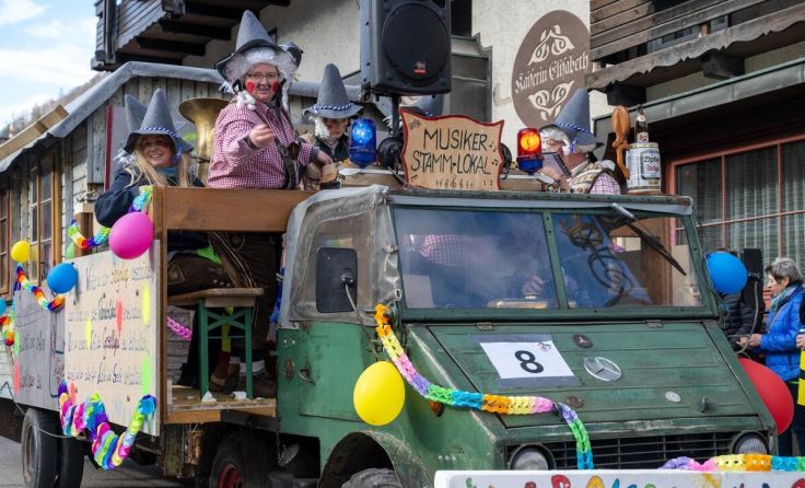 Faschingsumzug in Steyrling, dem "Tal der Gesetzlosen" (Foto: Christian Kerbl)