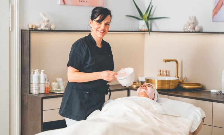 Eva Aigner hat sich jetzt als Kosmetikerin selbstständig gemacht. (Foto: Markus Kohlmayr)