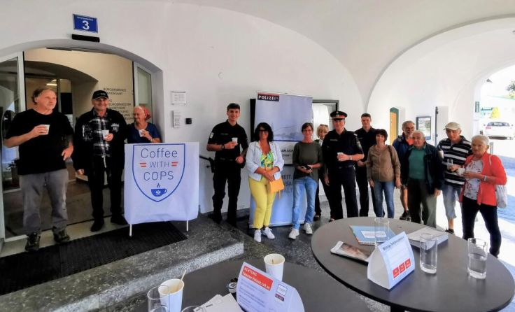 Bei der "Coffee with Cops" Aktion 2023 in Pettenbach (Foto: Bezirkspolizeikommando Kirchdorf)