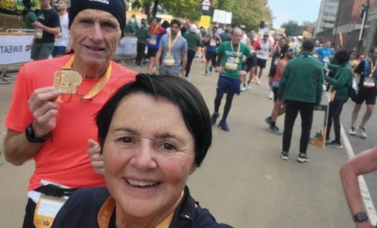 Renate und Manfred Rettenegger im Ziel des Royal Parks Half Marathon in London (Foto: privat)
