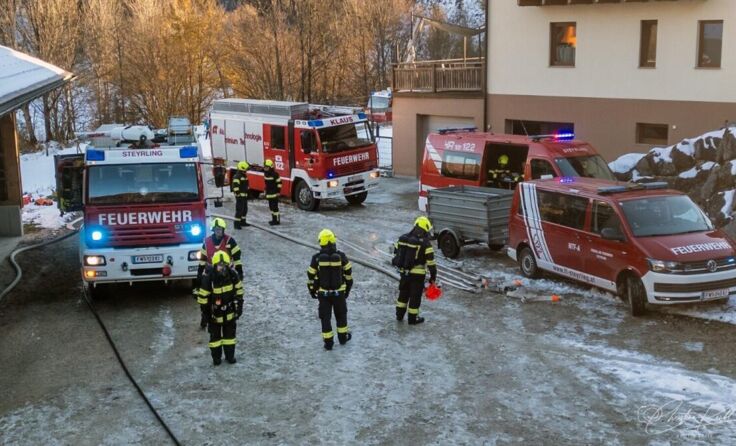 Die Feuerwehren Klaus und Steyrling übten am Gaisriegel für den Ernstfall. (Foto: Christian Kerbl)