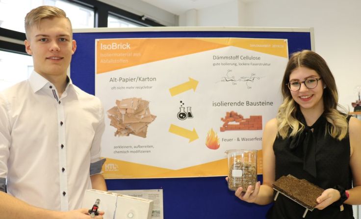 Johanna Regl und Johannes Lindhorn entwickelten einen „Iso Brick“. Foto: HTL Braunau