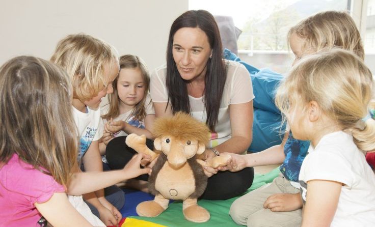 Die Plüschpuppe „Tränchen“ hilft den Kindern bei der Trauerverarbeitung. Foto: RAINBOWS