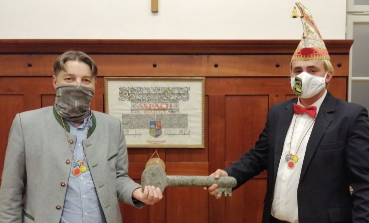 Georg Gattringer (li.) eröffnete mit Raphael Habetswallner den Fasching. Foto: Faschingsfreunde