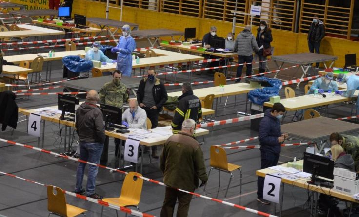 Die Feuerwehr half bei den Covid-Tests. Foto: OAW Gerald Mayer