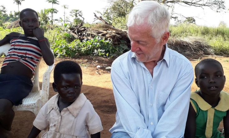 Bruno Plunger will den Mädchen in Uganda helfen. Foto: Initiative Eine Welt