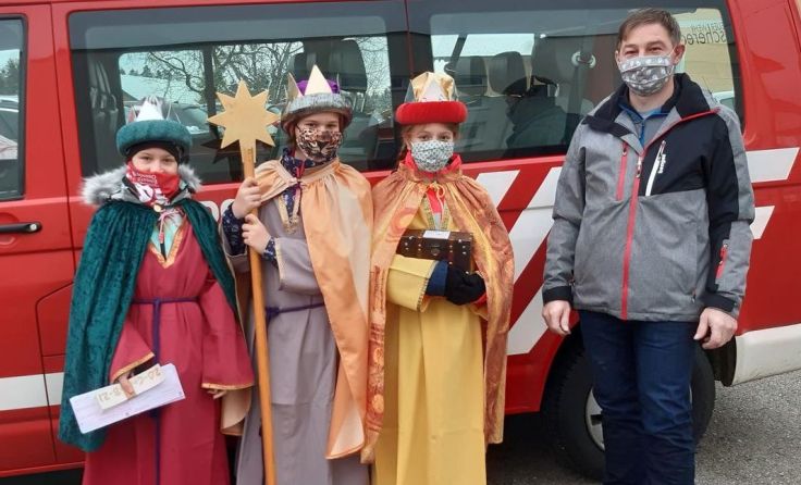 Das Sternsingen fand in St. Johann heuer auf diversen Plätzen im Freien statt. Foto: Privat