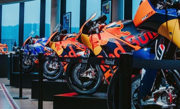 Alle Besucher der KTM Motohall können an einem Gewinnspiel teilnehmen. Foto: KTM Motohall