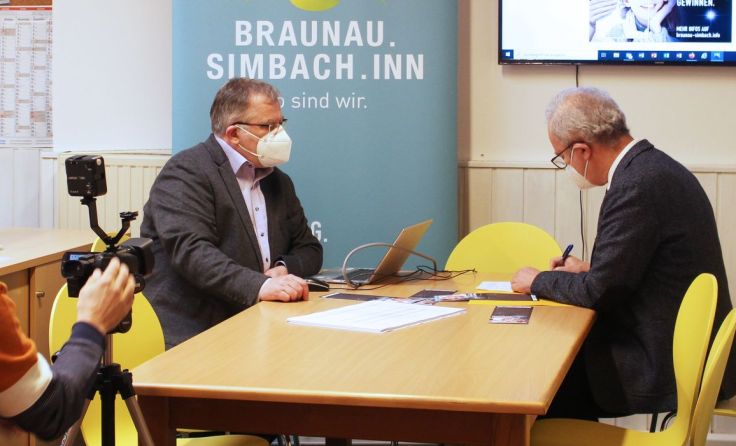 Die Ziehung erfolgte unter notarieller Aufsicht. Foto: Stadtmarketing Braunau.Simbach.Inn