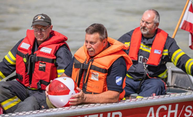 Suche nach vermissten Personen in der Salzach (Foto: Markus Szehr/FF Ach)