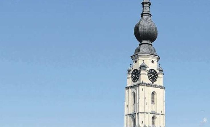 Die Stadtpfarrkirche Braunau (Foto: Tips)