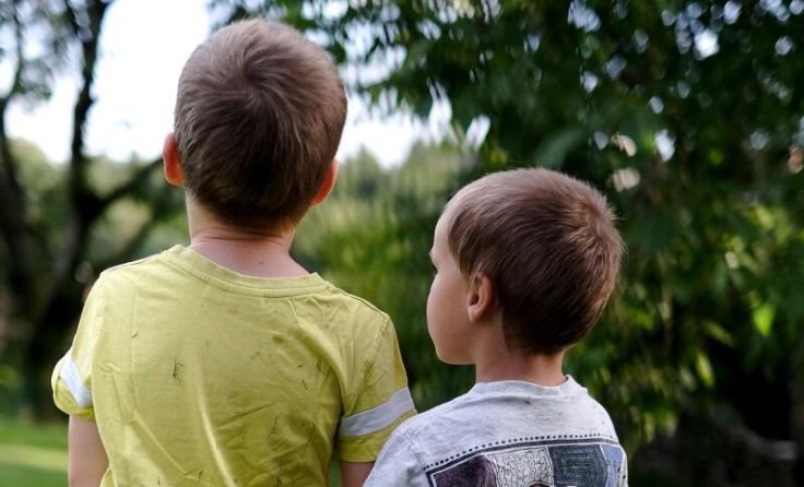 Kinder sollen zu beiden Elternteilen eine Beziehung aufbauen. (Foto: Caritas)