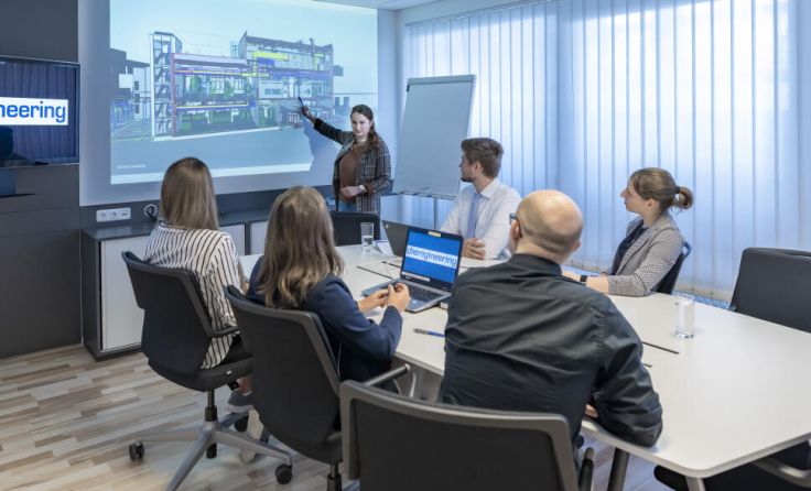 Absolventinnen der HTL Braunau arbeiten etwa bei der Firma Chemgineering. (Foto: Chemgineering)